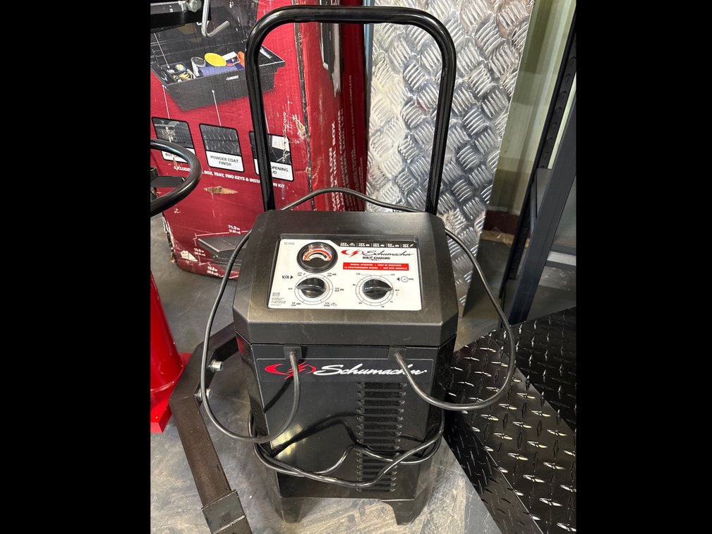 Schumaker SC1146 6V/12V Battery Charger