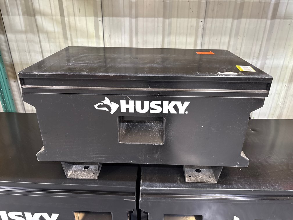 Husky 32in Job Box, 32in x 19in x 17.5in
