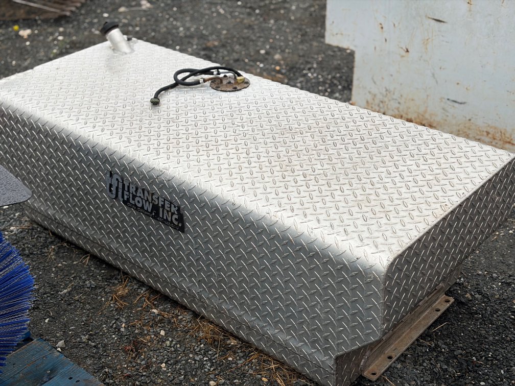 100 Gallon Diamond Plated Transfer Tank