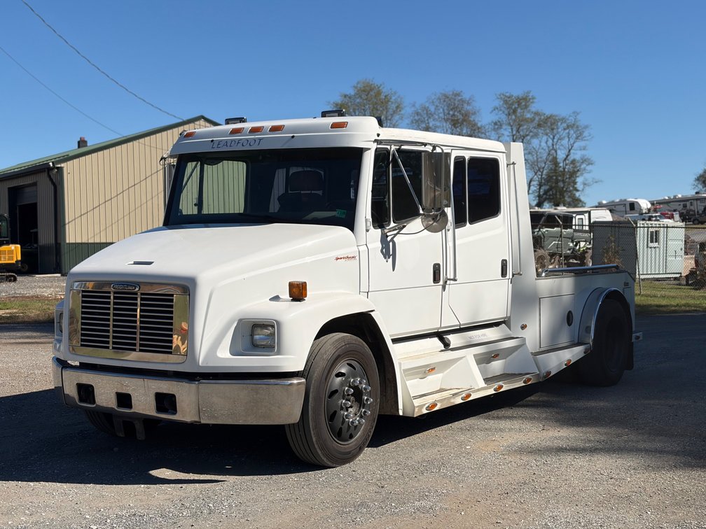 2003 Freightliner Sportchassis