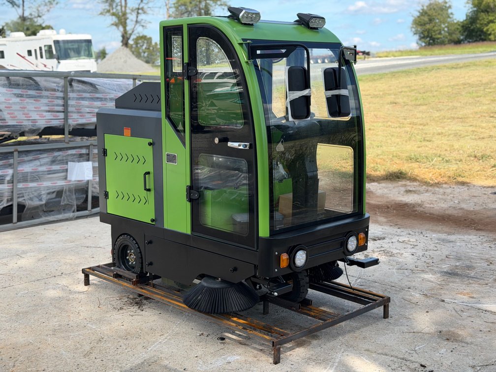 NEW SDLOOL S2000 Ride On Electric Sweeper