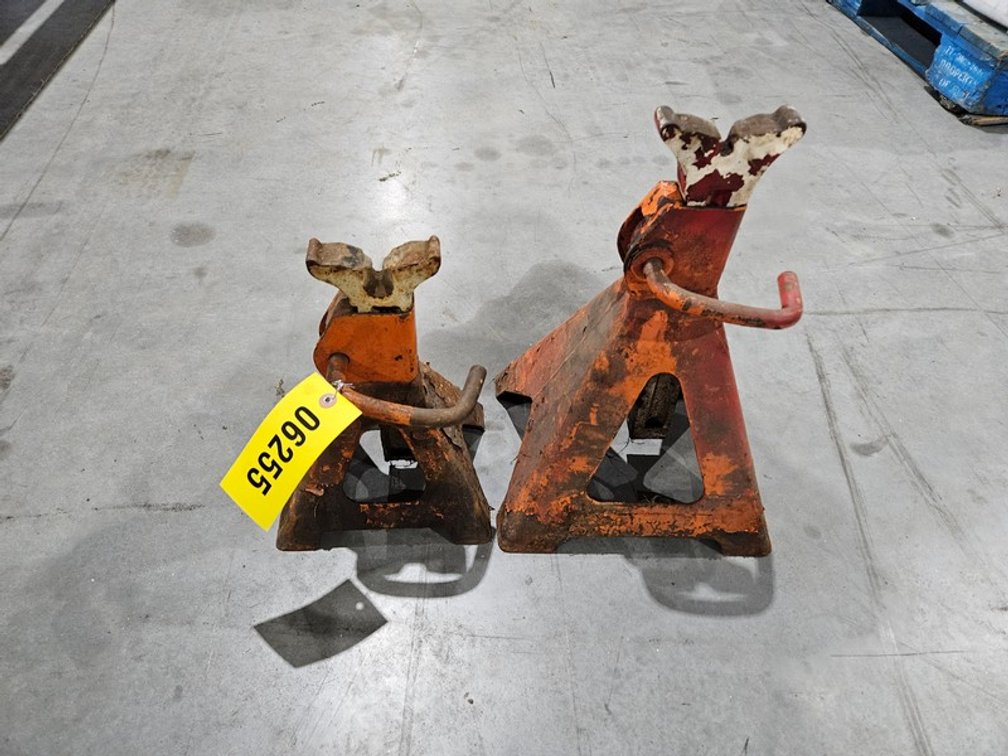 (2) Jack Stands