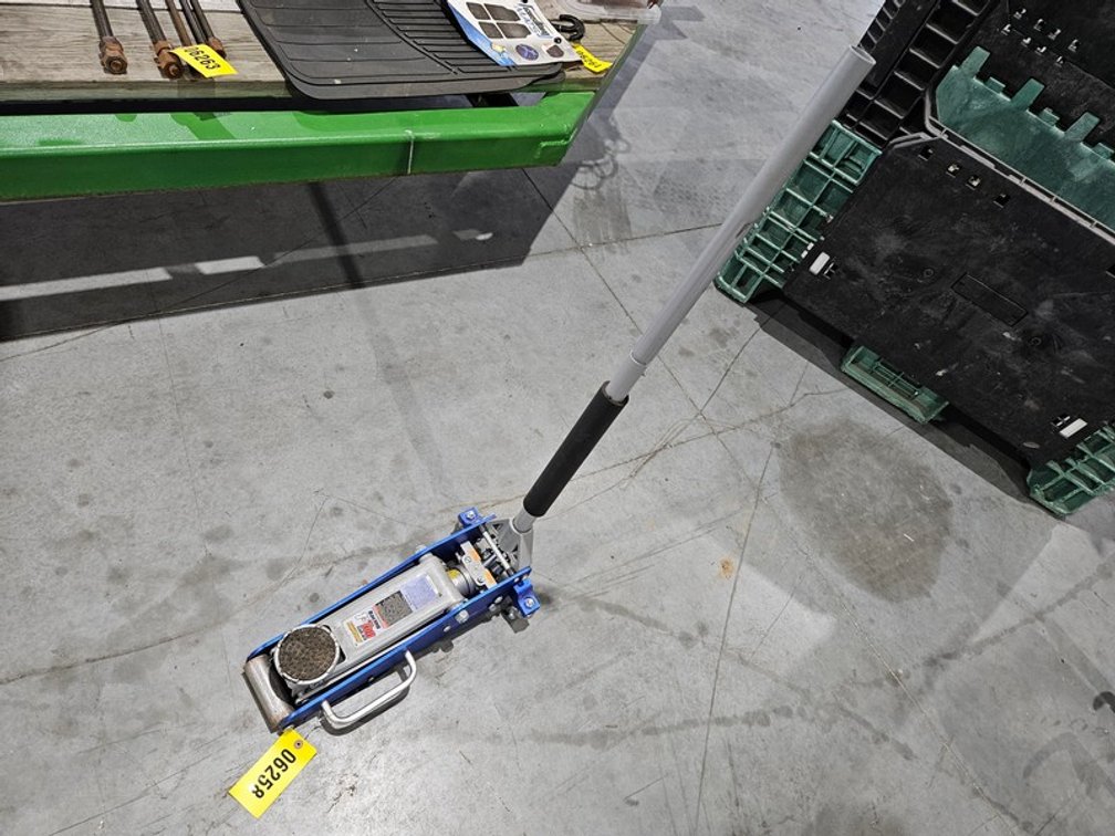 Pittsburgh Racing 1.5 Ton Floor Jack