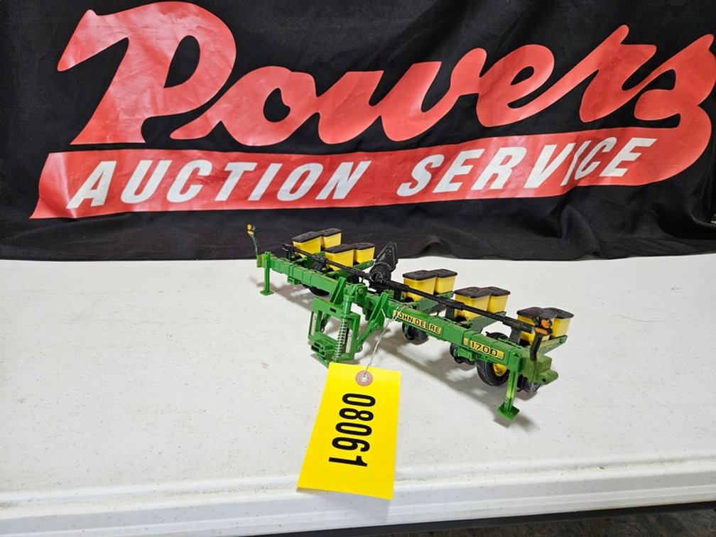 John Deere 1700 3pt 6 Row Planter