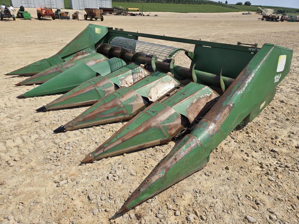 JOHN DEERE 643 6 ROW 30" CORN HEAD
