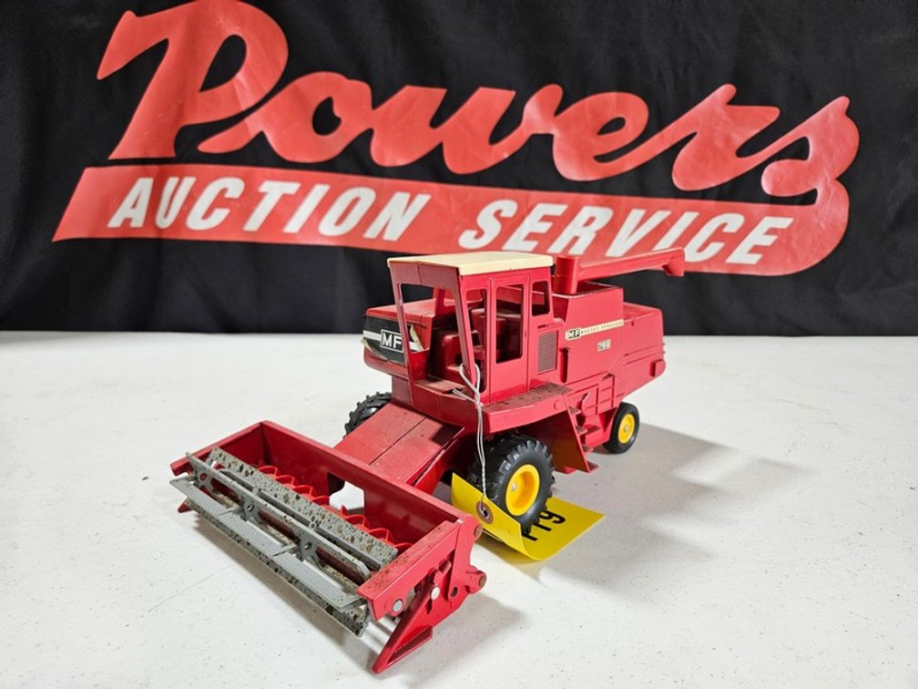 Massey Ferguson 760 Combine And Crop Header