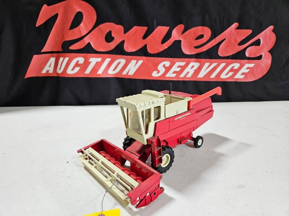 International Hydrostatic Combine And Crop Header