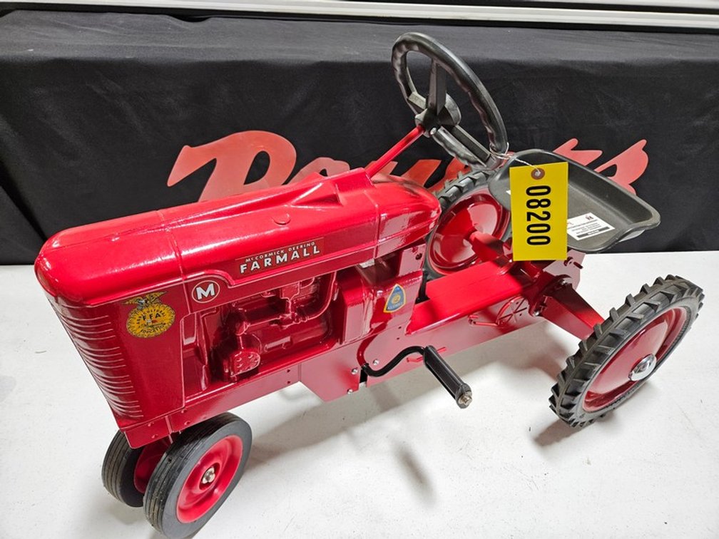 Farmall M FFA Alumini Edition Pedal Tractor