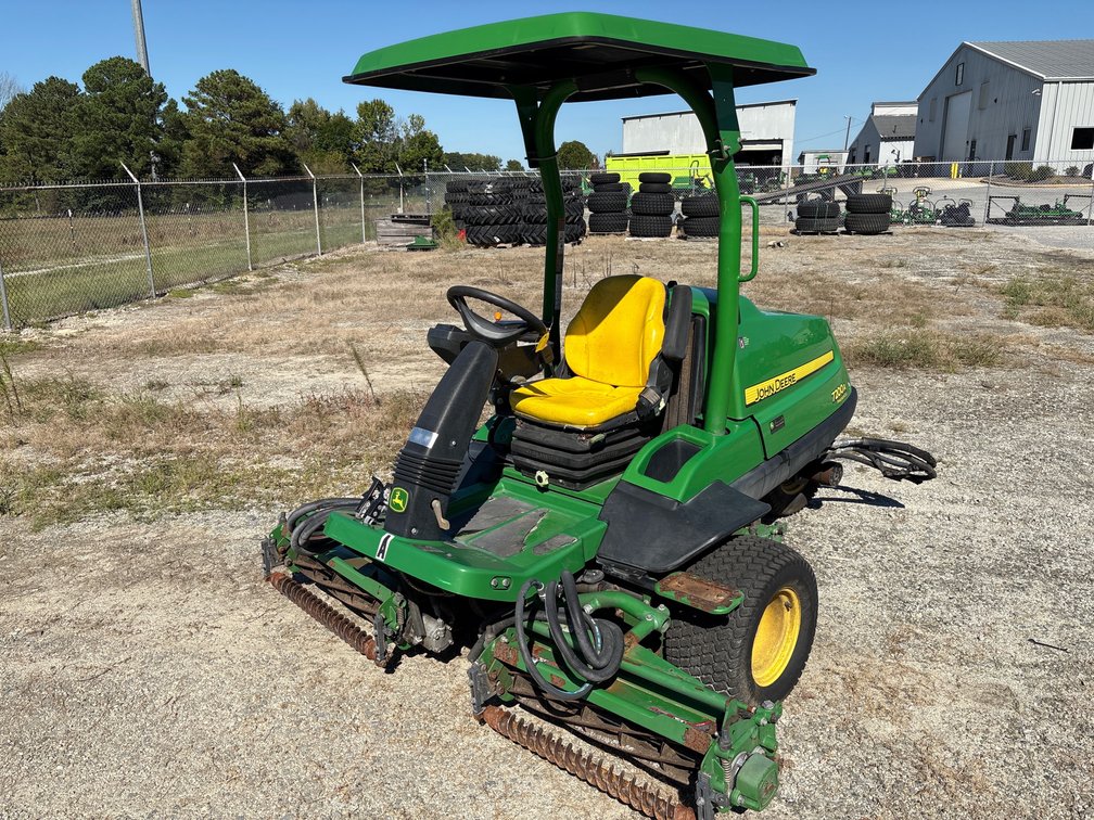 2017 John Deere 7200A Trim and Surround Mower