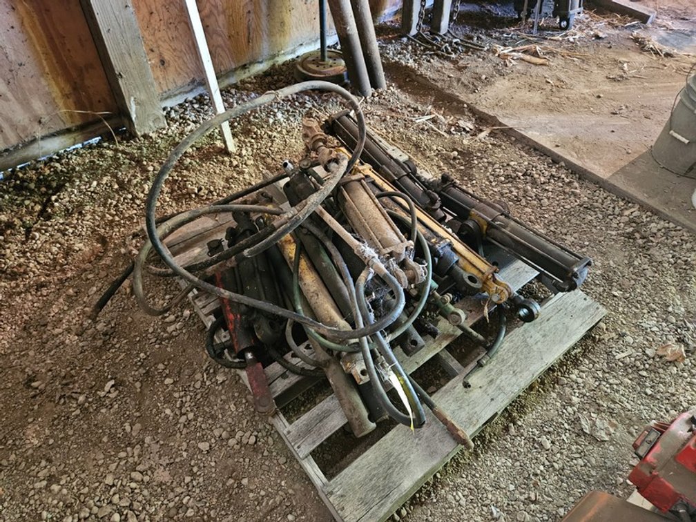 Pallet Of Hydraulic Cylinders