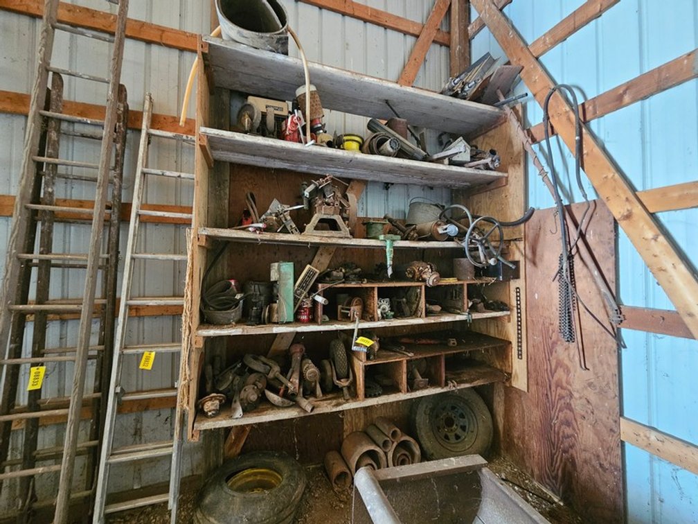 Shelf Contents Lot