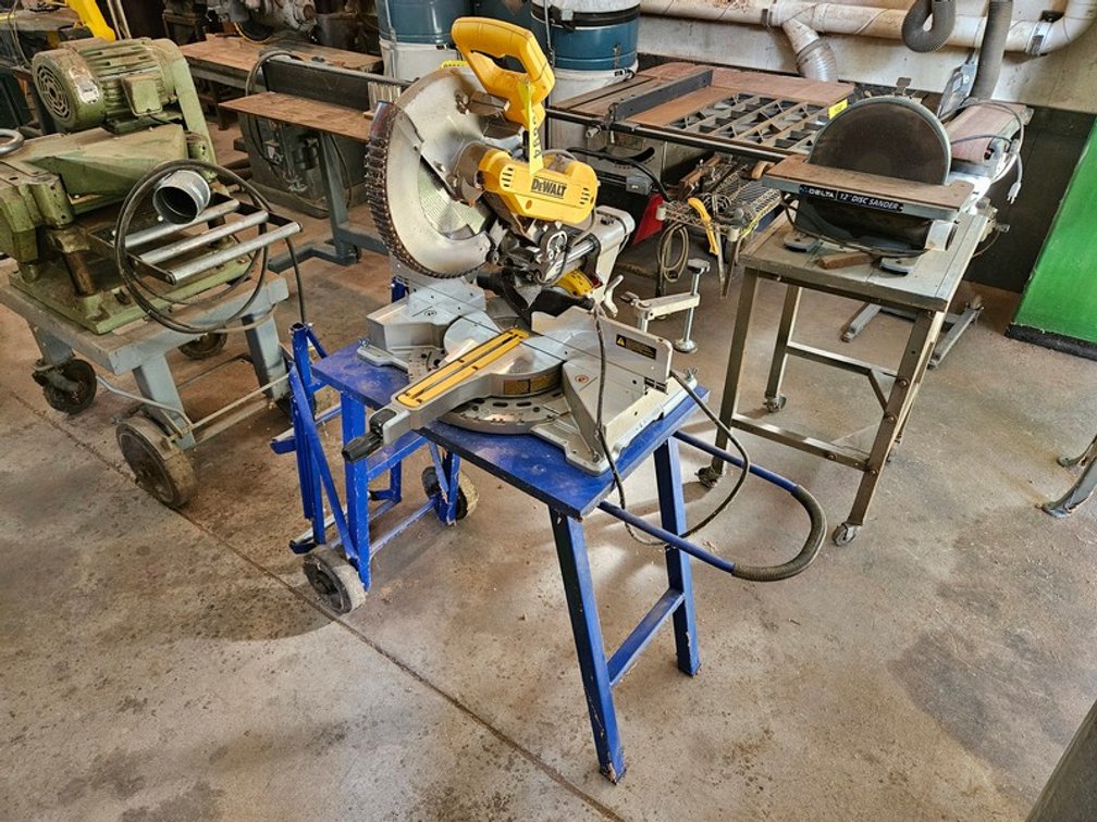 Dewalt DWS709 Compound Miter Saw