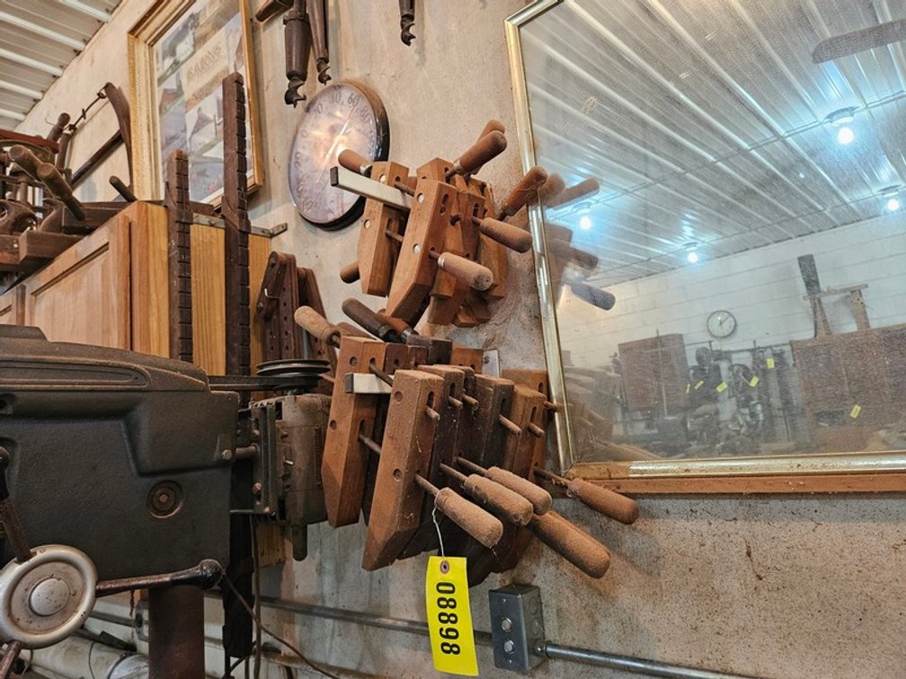 2 Pegs Of Wood Clamps