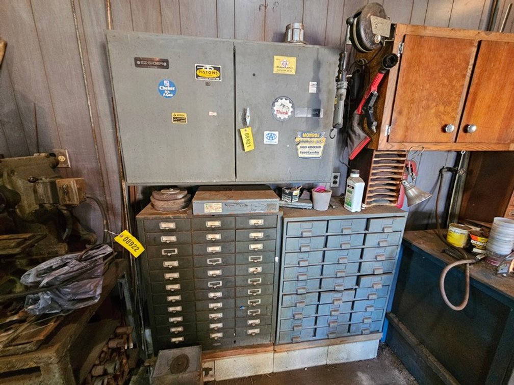 Cabinet/Organizers w/ Shop Contents