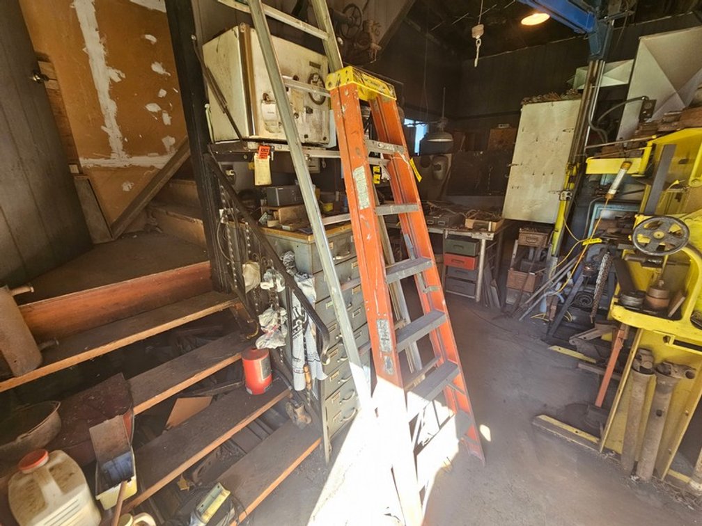 (2) Ladders