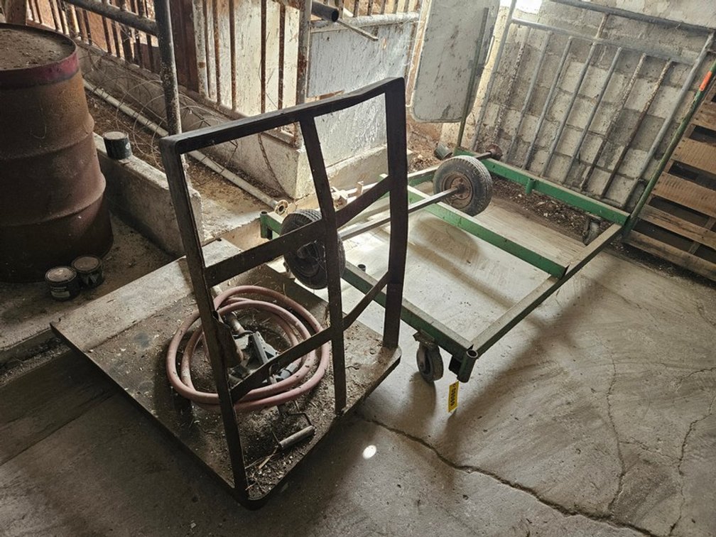 (2) Rolling racks With Axles