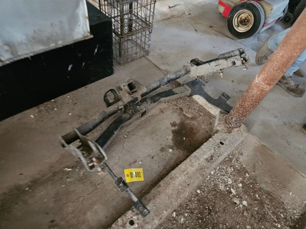 (2) Truck Mount Hitches