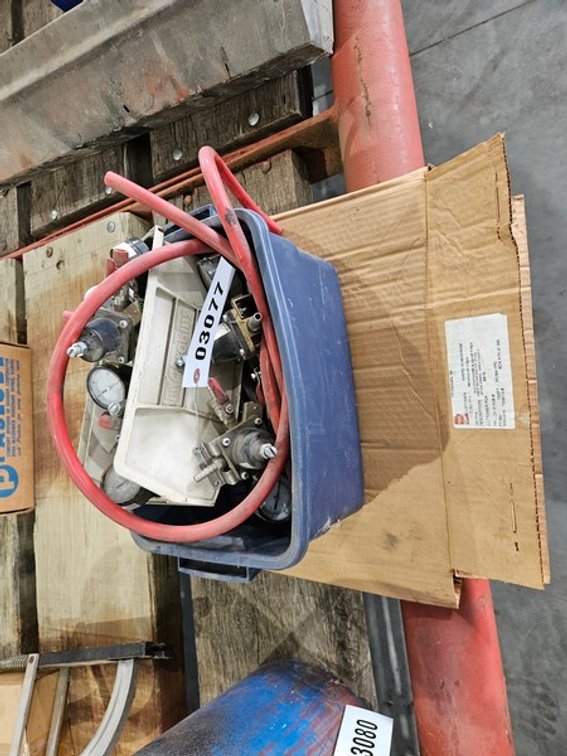 C02 Regulators and Beverage Hose