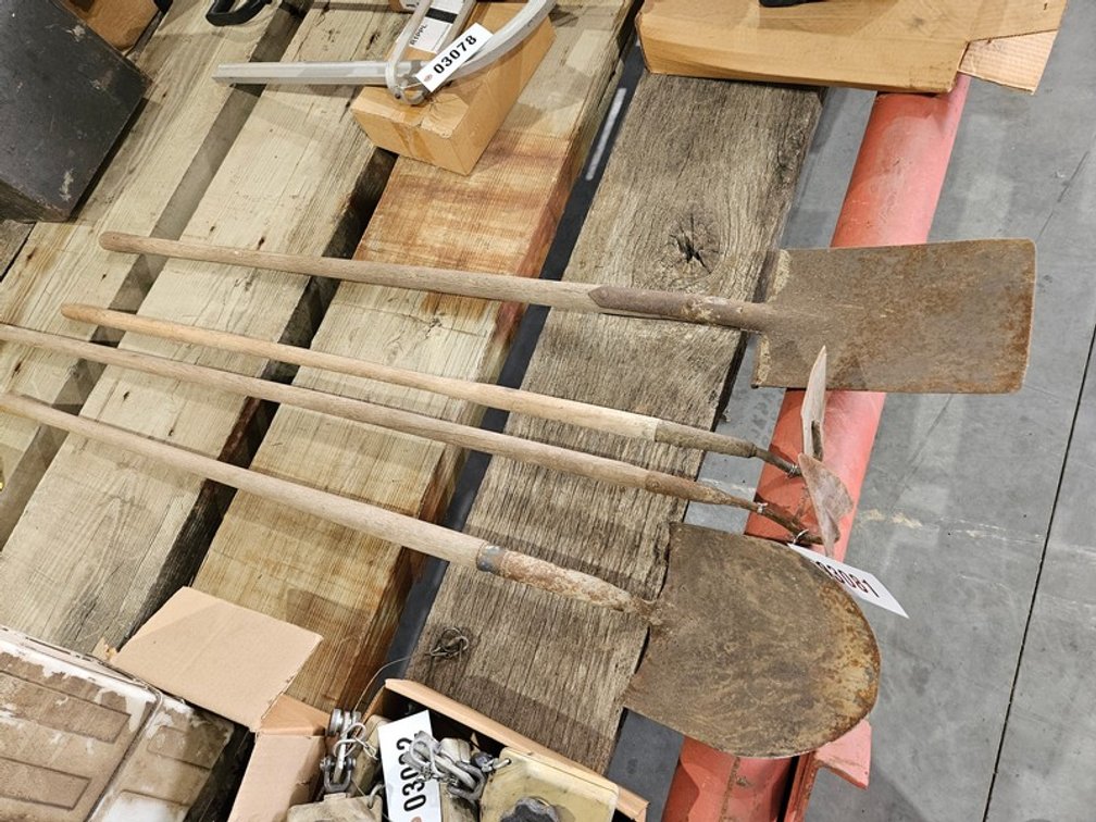 (4) Wood Handle Garden Tools