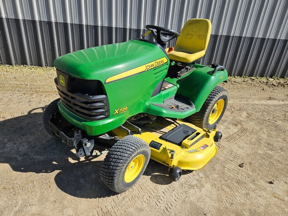 2007 John Deere X724 Lawn Mower