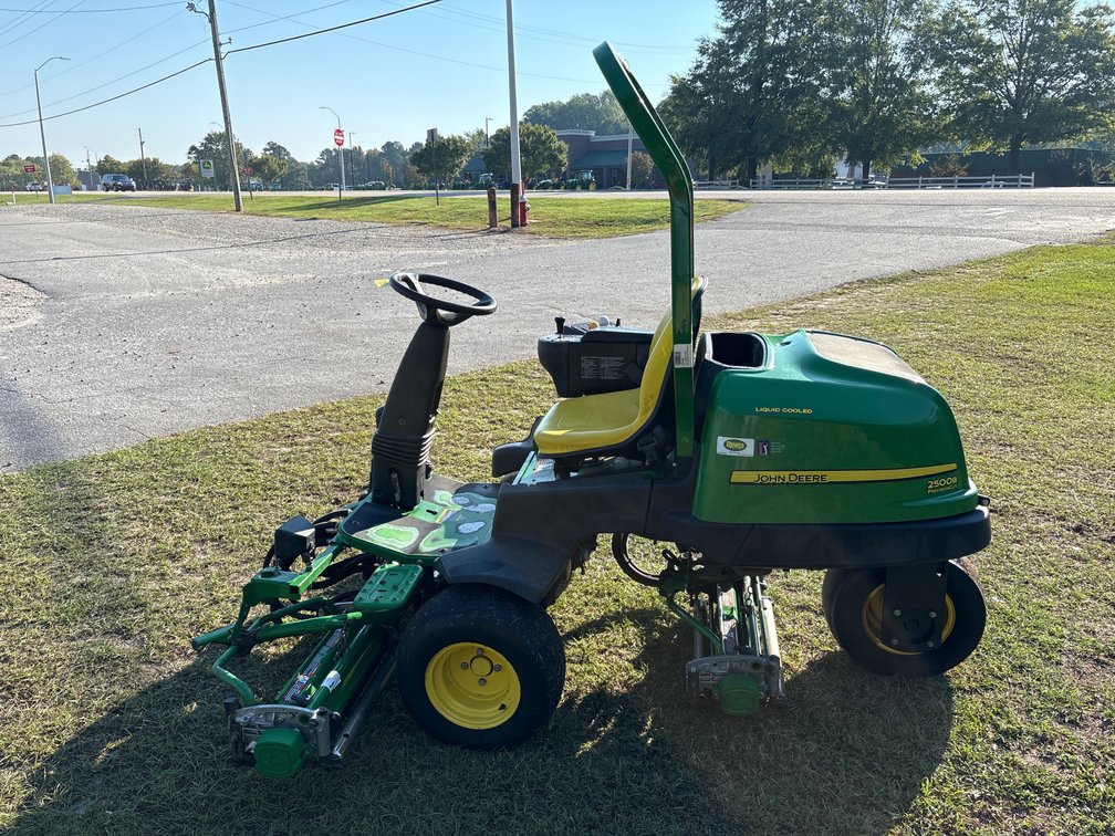 John Deere 2500B Riding Greensmower