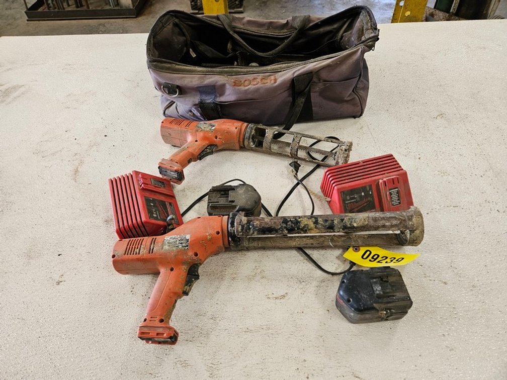 Milwaukee 14.4v Cordless Caulk Guns