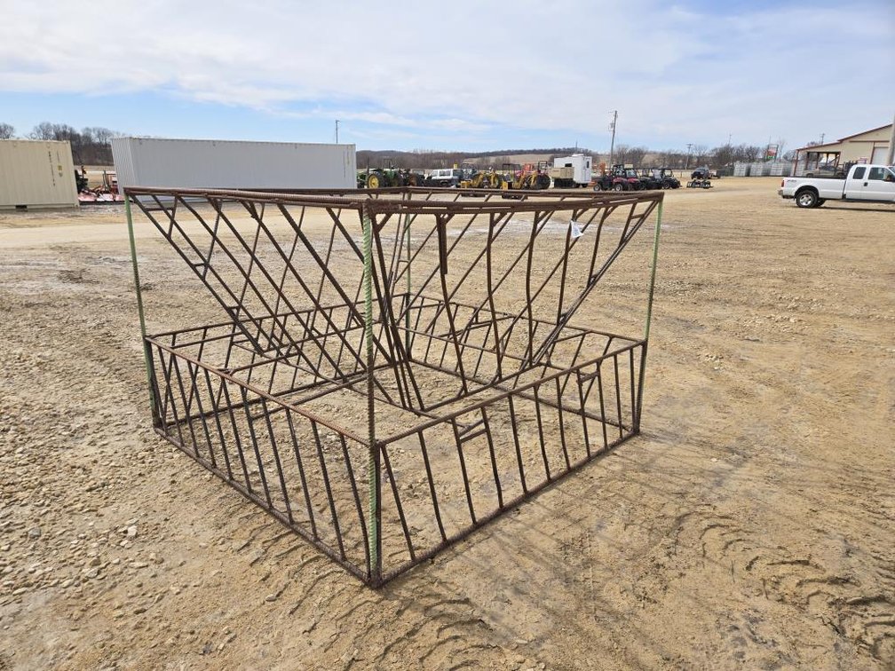 ROUND BASKET BALE FEEDER