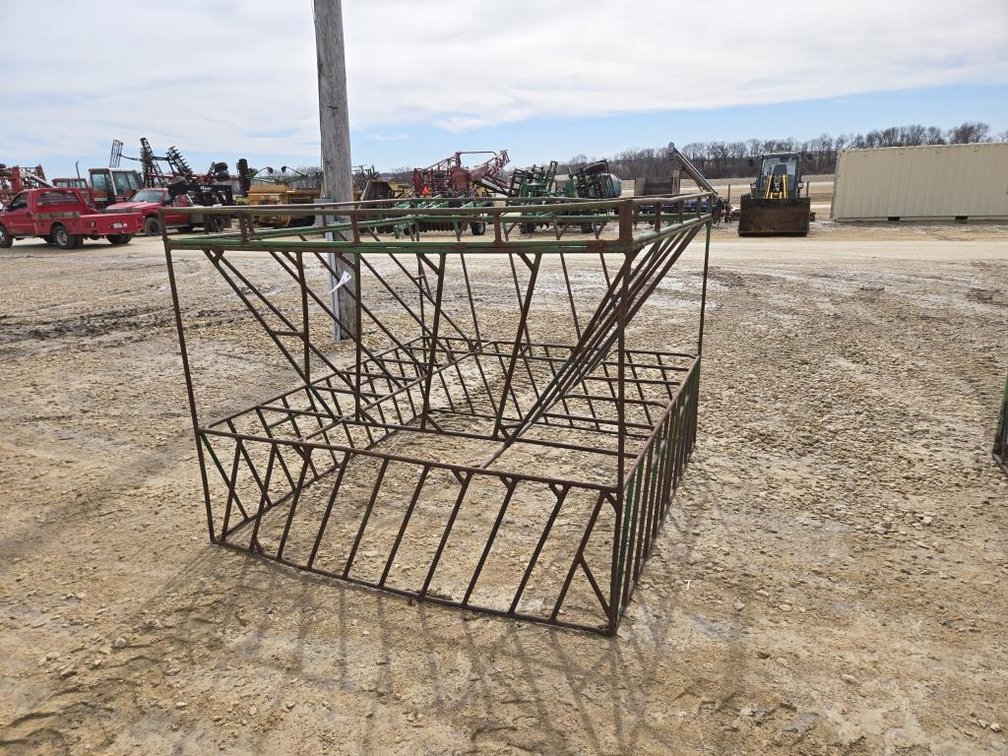 ROUND BASKET BALE FEEDER