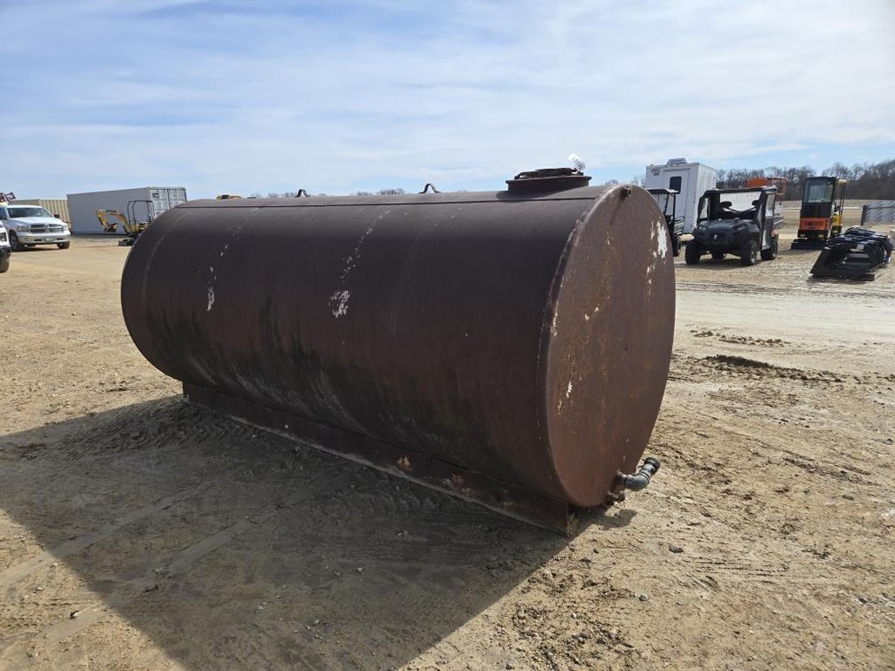 2000 GALLON WATER TANK