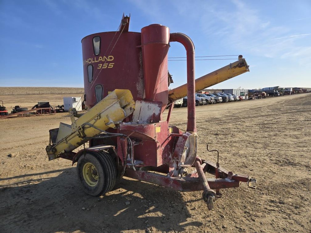 NEW HOLLAND 355 GRINDER MIXER