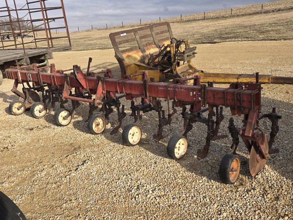 6 ROW CULTIVATOR