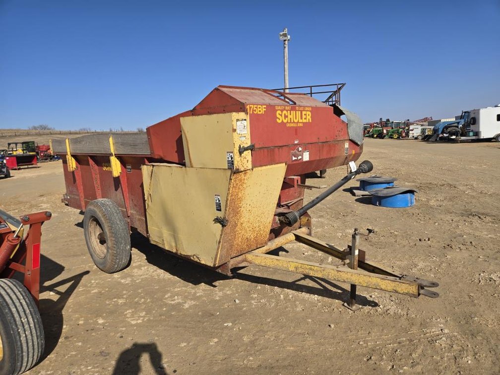SCHULLER BF175 FEEDER WAGON