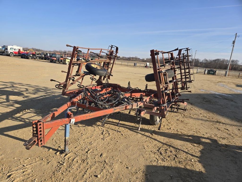 FIELD CULTIVATOR