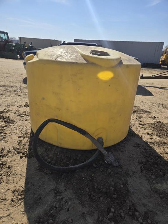 1300 GALLON WATER TANK
