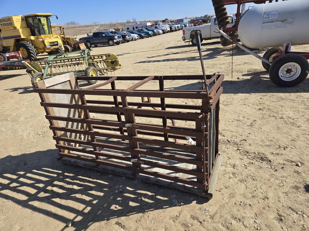 CALF CHUTE W/ HEAD GATE