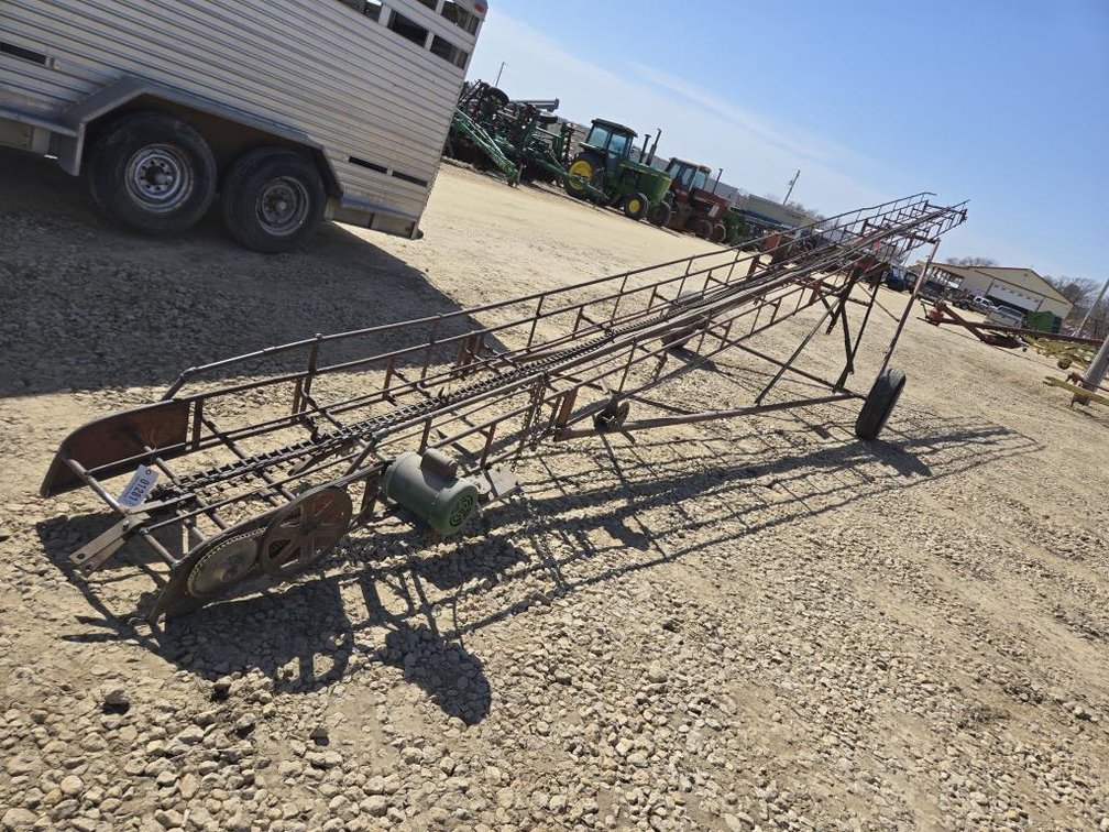 HAY CONVEYOR