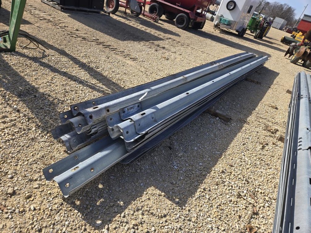 (22) PIECES FO GUARD RAIL UP TO 26' LENGTHS
