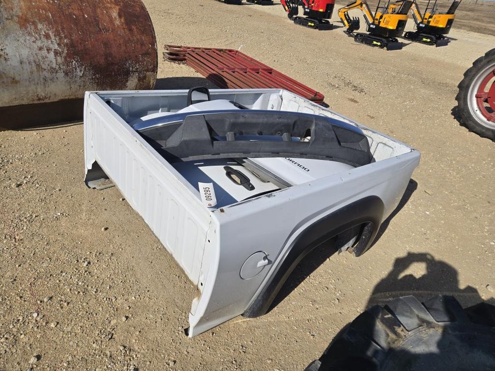 CHEVY COLORADO PICK-UP BOX W/ 2 DOORS