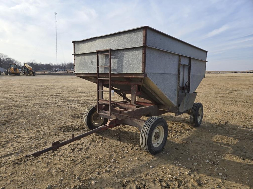 250 BU. GRAVITY WAGON W/ NEW TIRES