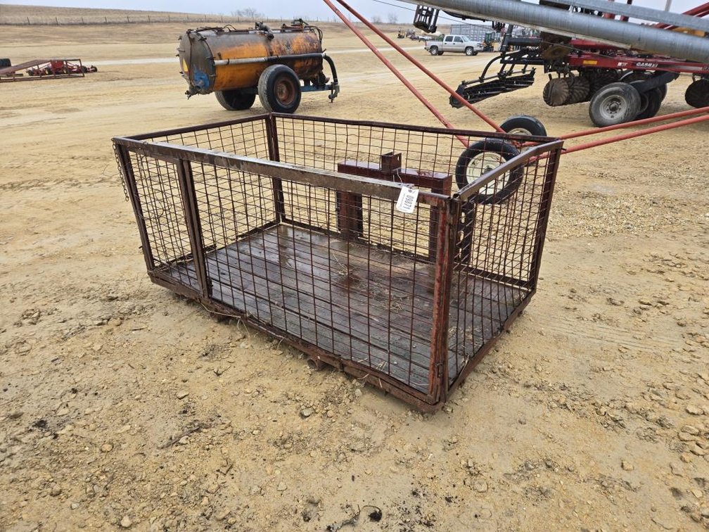CALF/ HOG CRATE CARRIER FOR SKID LOADER