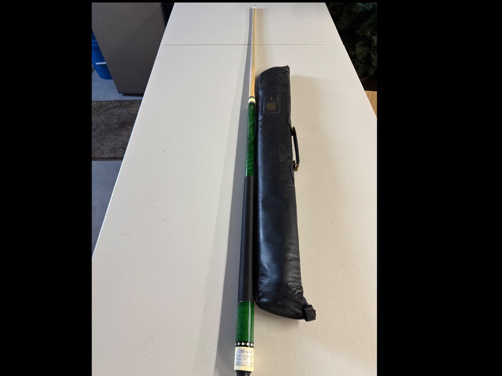 Lucky Pool Cue & Case
