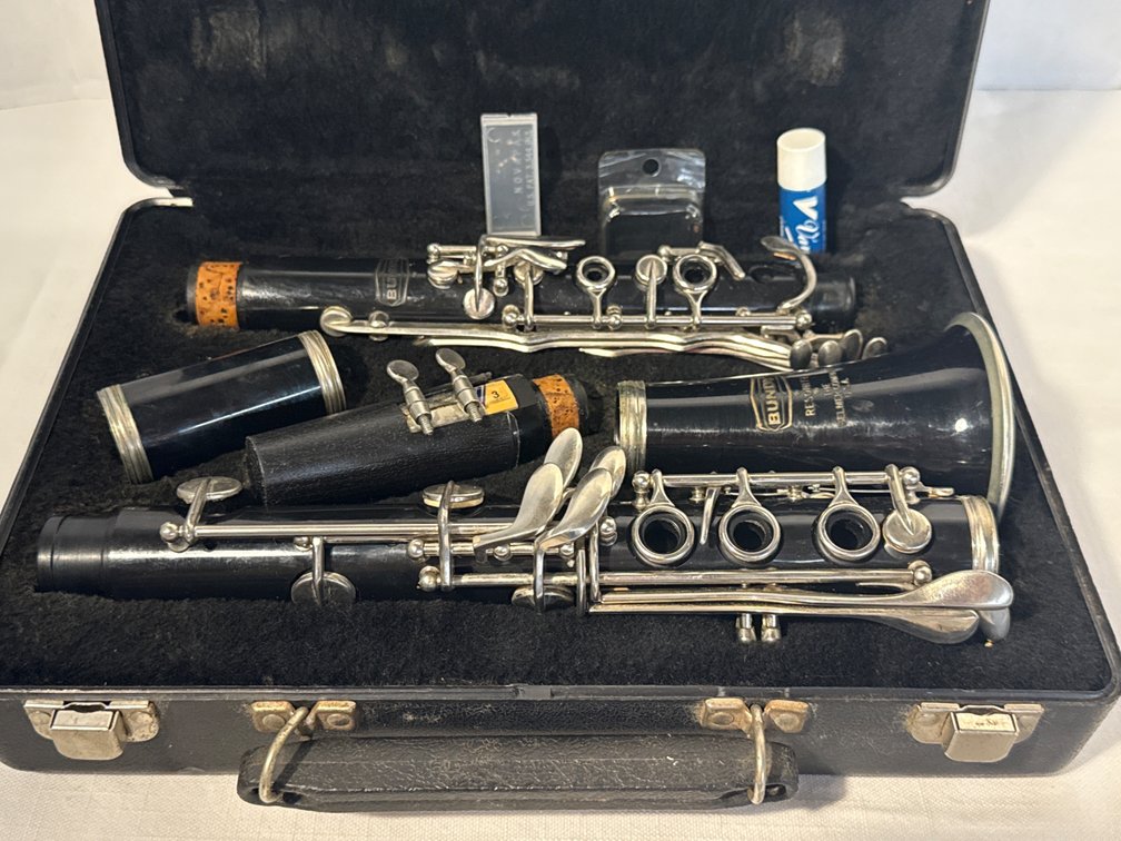 Bundy Bb Clarinet in Case