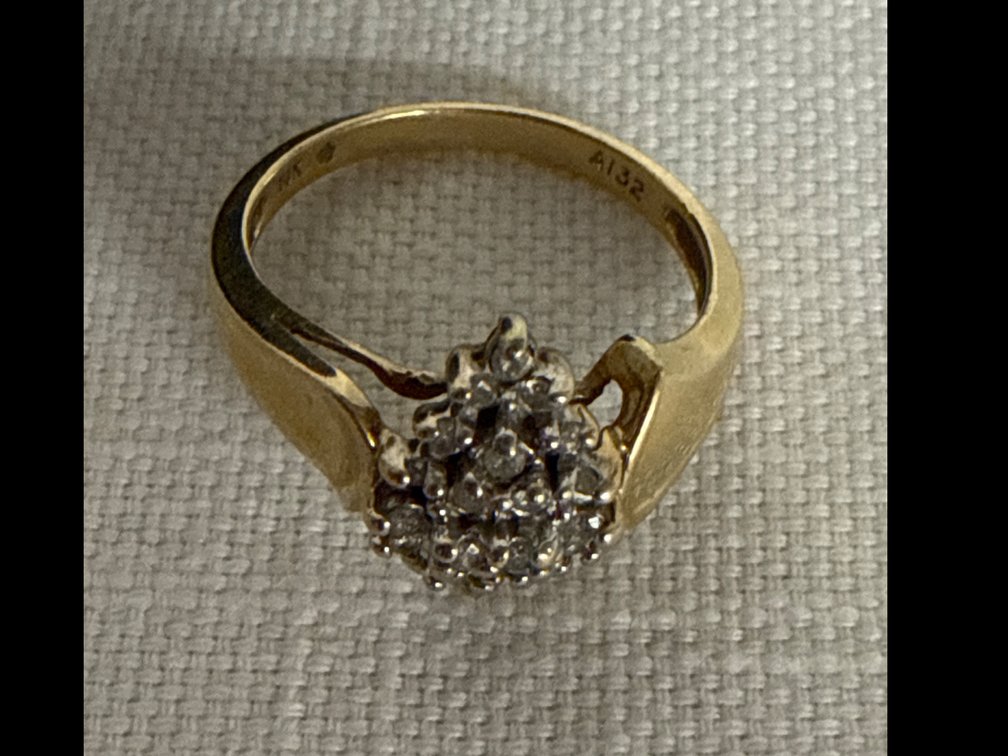 Gold & Diamond(s) Ring