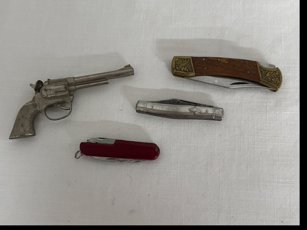 Knives & Vintage Cap Gun (4)