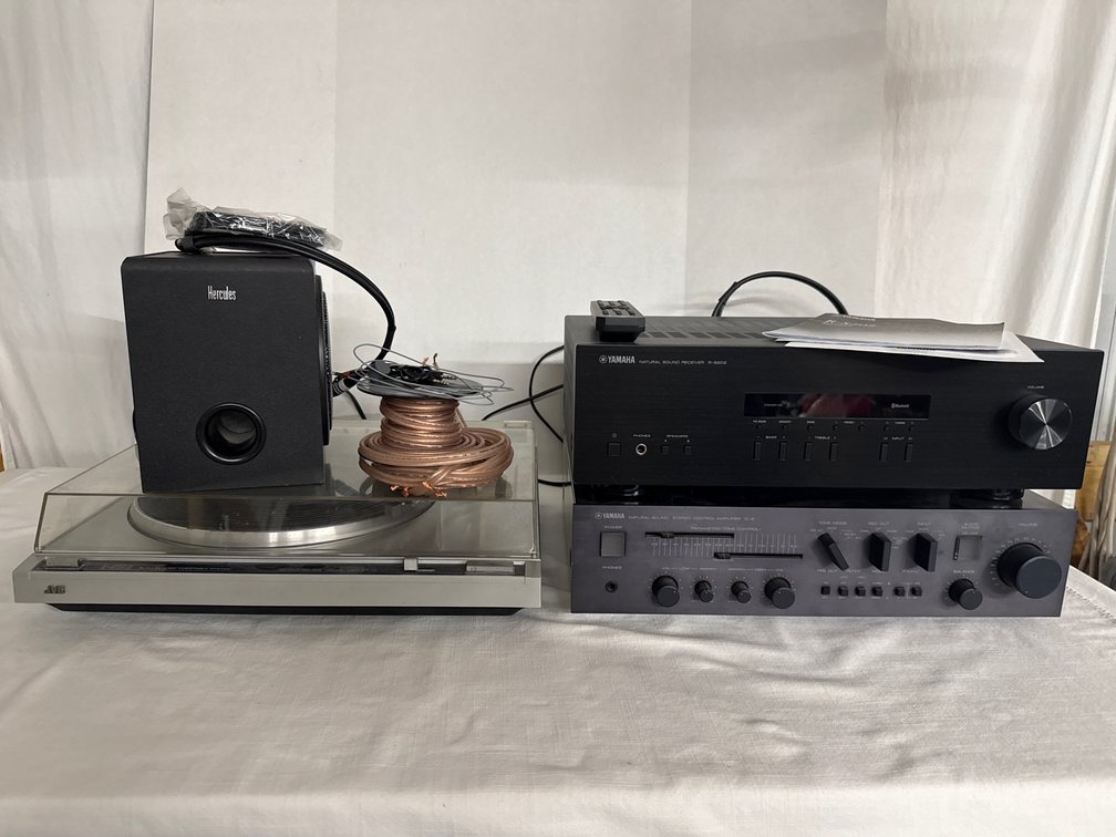 Stereo Equipment in Bin (5)