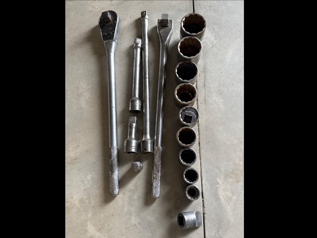 LARGE Socket Wrench Set (16)