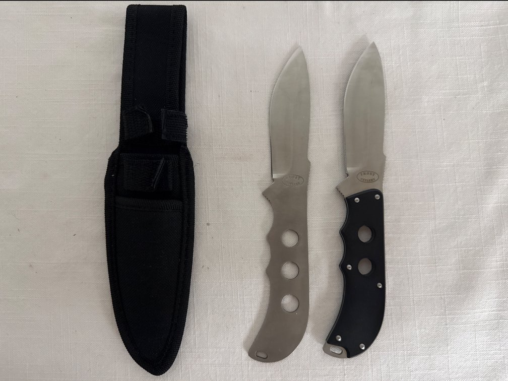 Throwing Knives in Sheath (2)