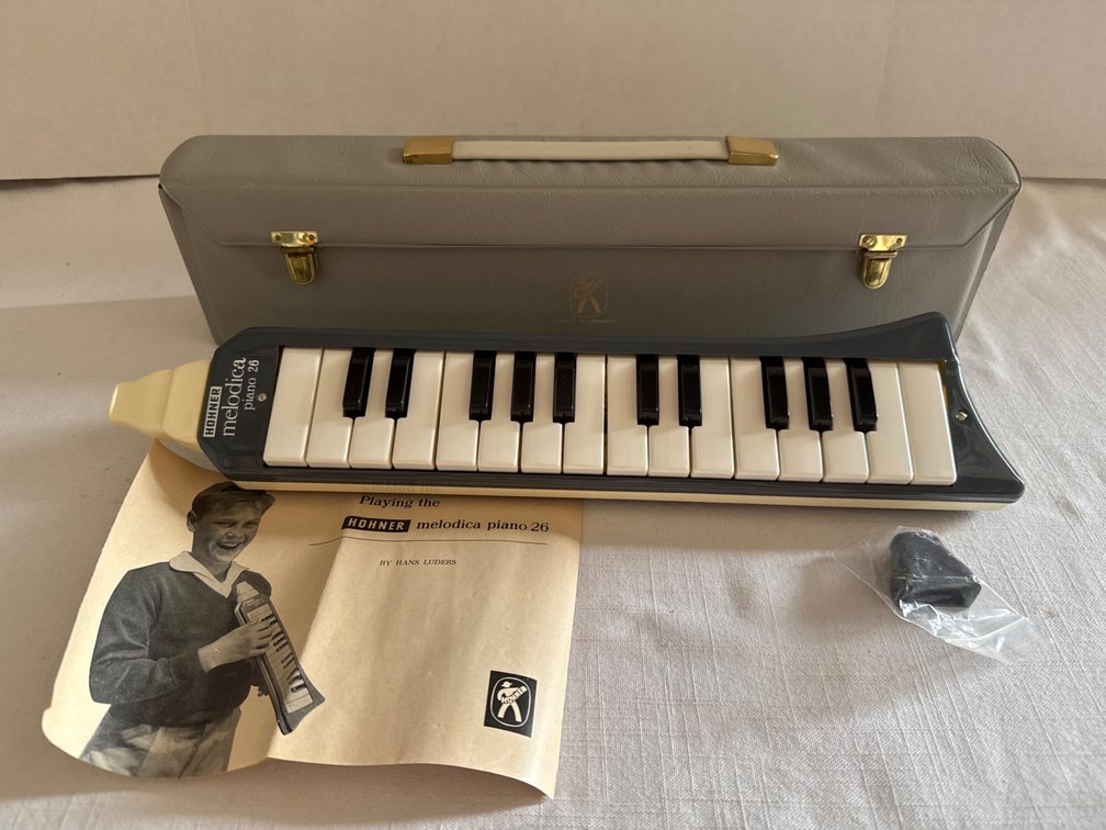 Melodica Piano 26 with Case