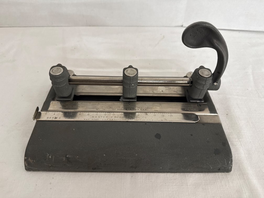 Heavy Duty Hole Punch