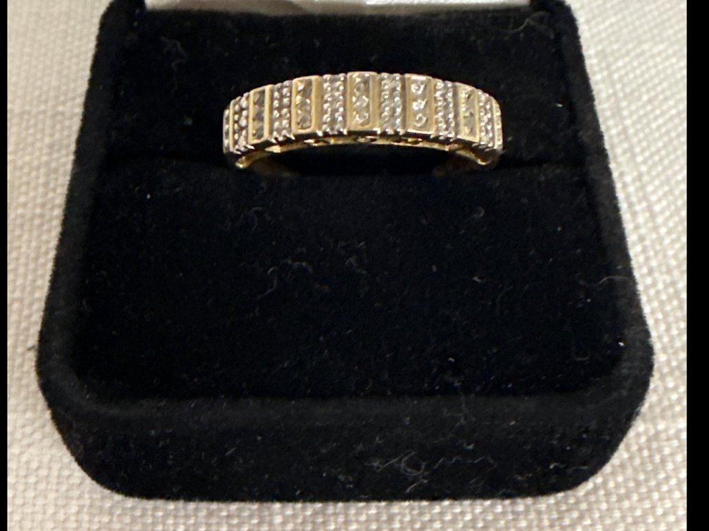 Gold & Diamond Chips “Mom” Ring